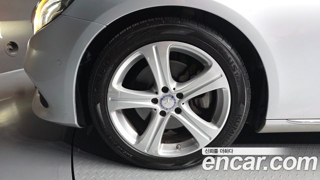Mercedes-Benz E-Class 2017 — photo 5