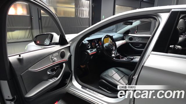 Mercedes-Benz E-Class 2017 — photo 13