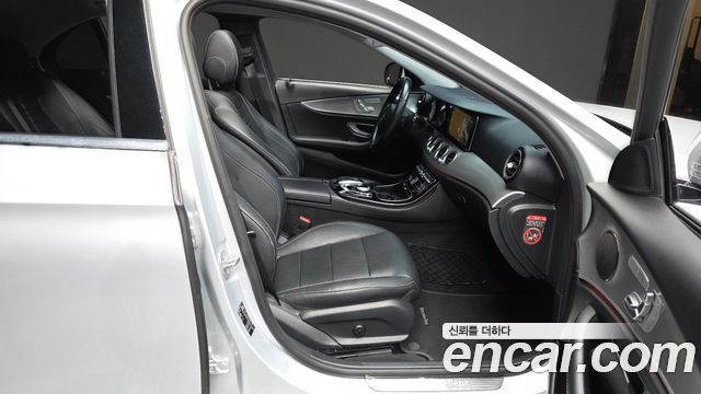Mercedes-Benz E-Class 2017 — photo 17