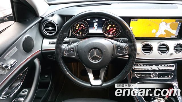 Mercedes-Benz E-Class 2017 — photo 19