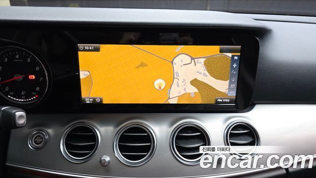 Mercedes-Benz E-Class 2017 — photo 20