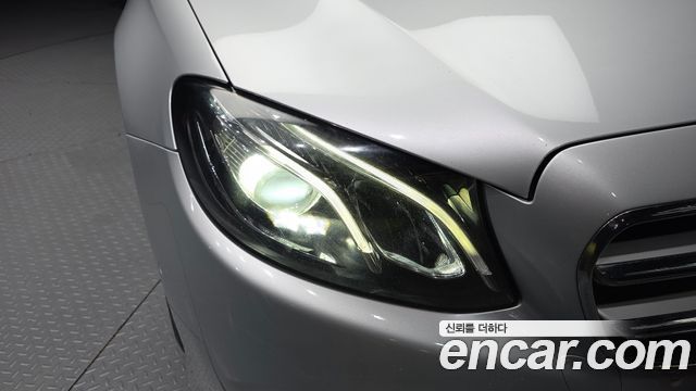 Mercedes-Benz E-Class 2017 — photo 8