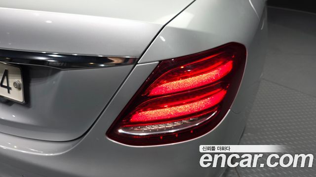 Mercedes-Benz E-Class 2017 — photo 9