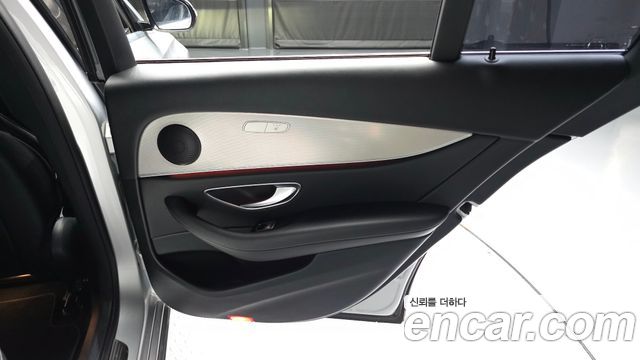 Mercedes-Benz E-Class 2017 — photo 15