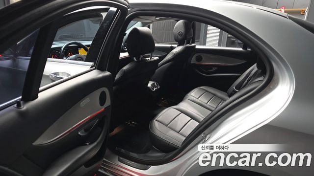 Mercedes-Benz E-Class 2017 — photo 16