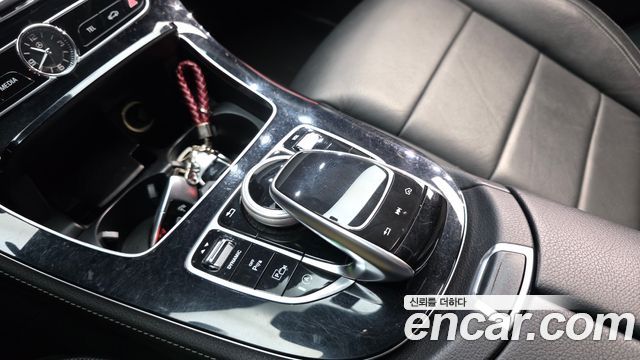 Mercedes-Benz E-Class 2017 — photo 32