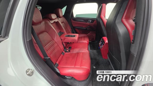 Porsche Cayenne 2020 — photo 19
