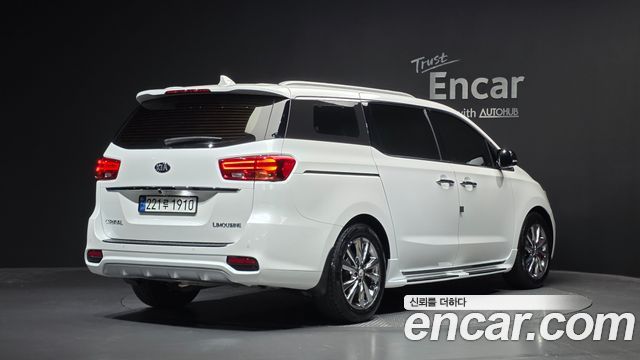 Kia Canival 2019 — photo 2