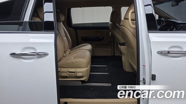 Kia Canival 2019 — photo 11