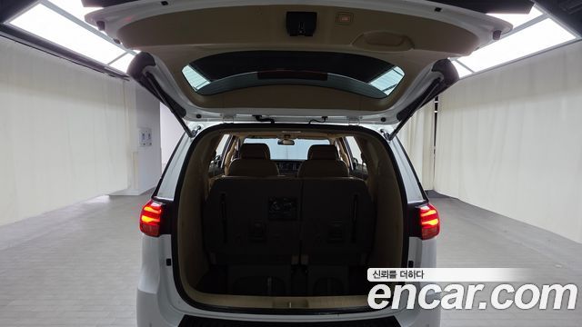 Kia Canival 2019 — photo 17
