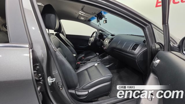 Kia K3 2013 — photo 10