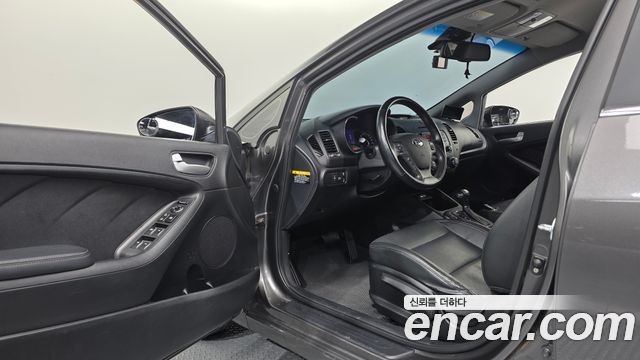 Kia K3 2013 — photo 11