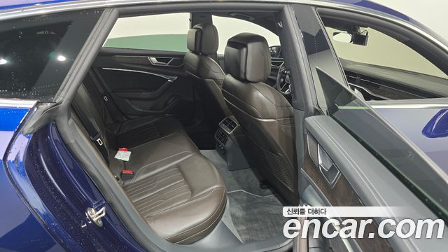 Audi A7 2020 — photo 17
