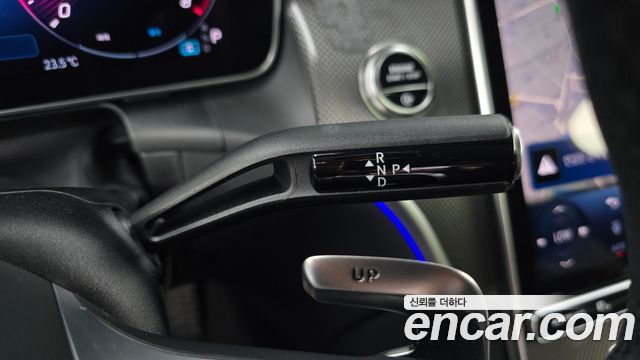 Mercedes-Benz GLC-Class 2025 — photo 12