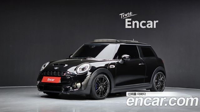 Mini Cooper 2016 — photo 1