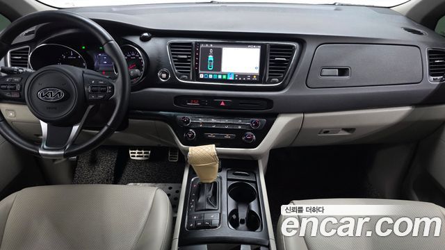 Kia Canival 2016 — photo 10