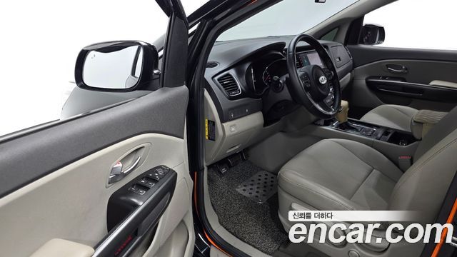 Kia Canival 2016 — photo 13