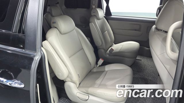 Kia Canival 2016 — photo 17