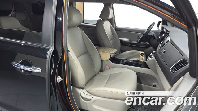 Kia Canival 2016 — photo 18