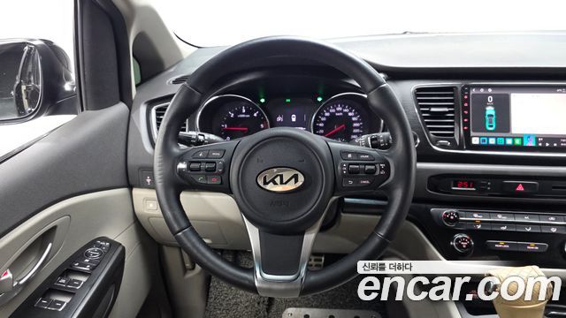 Kia Canival 2016 — photo 19