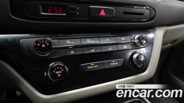 Kia Canival 2016 — photo 22