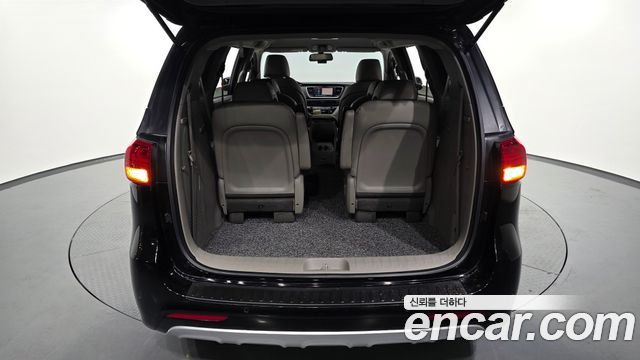 Kia Canival 2016 — photo 26