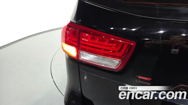 Kia Canival 2016 — photo 9