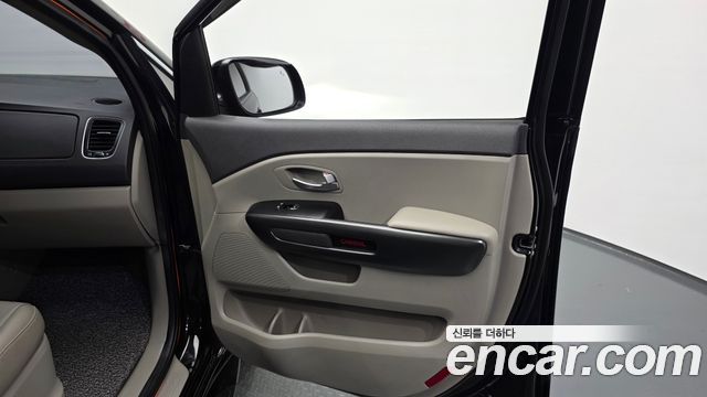 Kia Canival 2016 — photo 14