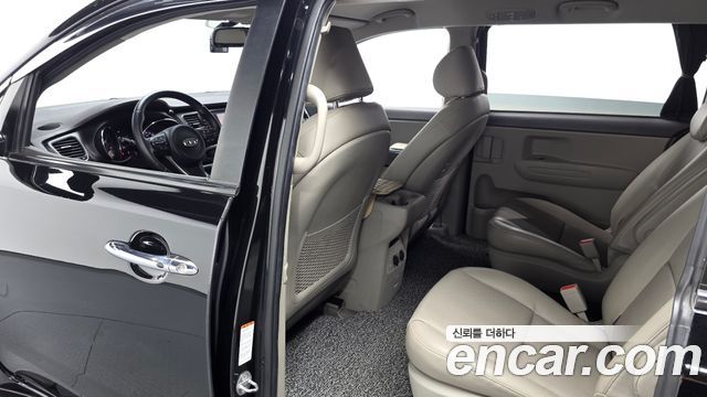 Kia Canival 2016 — photo 33