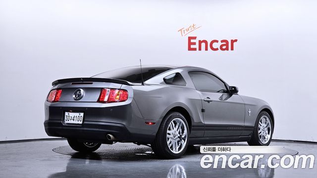 Ford Mustang 2010 — photo 2