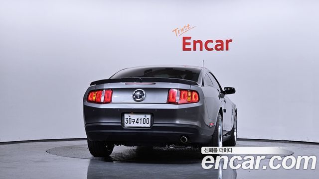 Ford Mustang 2010 — photo 4