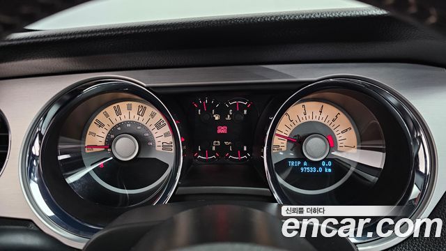 Ford Mustang 2010 — photo 8