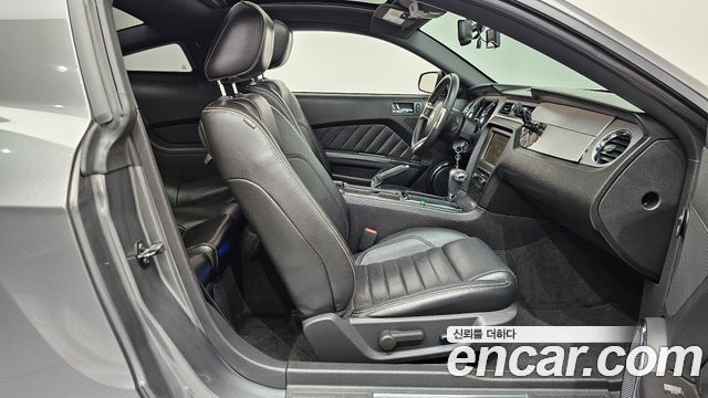 Ford Mustang 2010 — photo 11