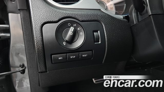 Ford Mustang 2010 — photo 16