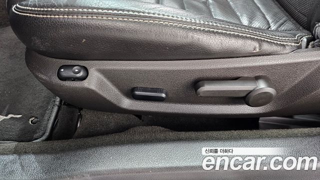 Ford Mustang 2010 — photo 17