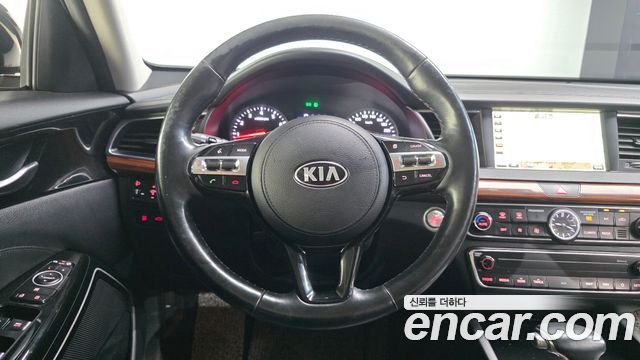 Kia K7 2017 — photo 13