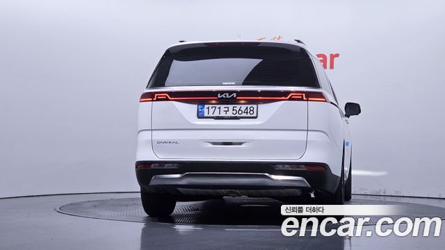 Kia Canival 2023 — photo 4