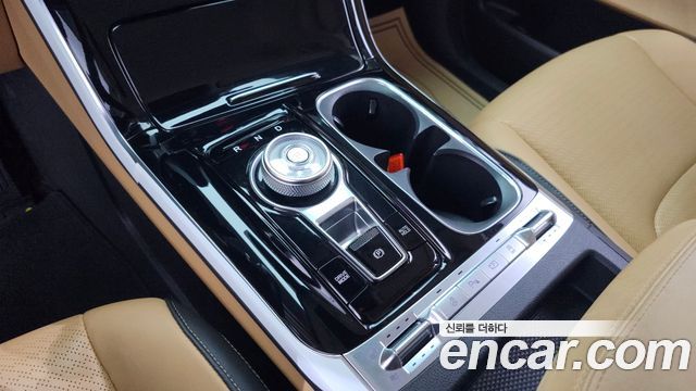 Kia Canival 2023 — photo 9