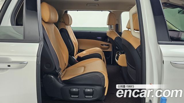 Kia Canival 2023 — photo 12