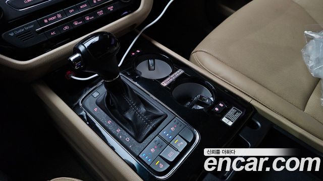 Kia Canival 2016 — photo 9