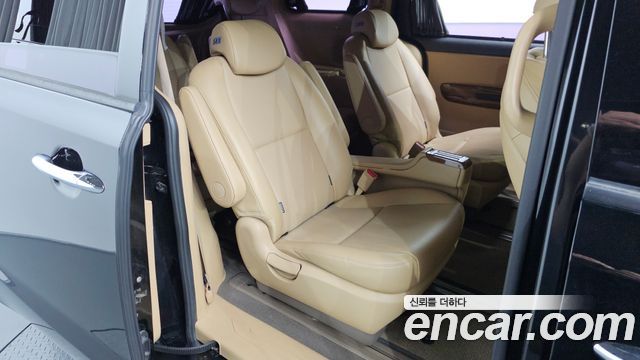 Kia Canival 2016 — photo 11
