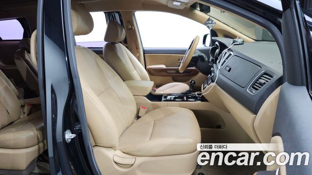 Kia Canival 2016 — photo 12