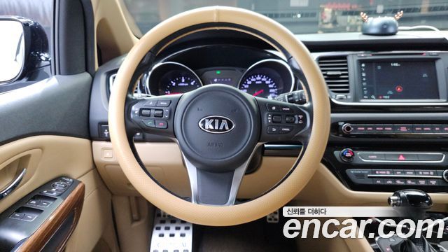 Kia Canival 2016 — photo 13