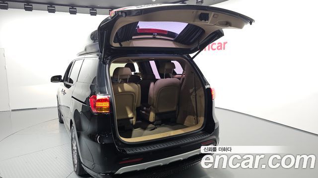Kia Canival 2016 — photo 20