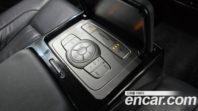 Hyundai Genesis 2012 — photo 17