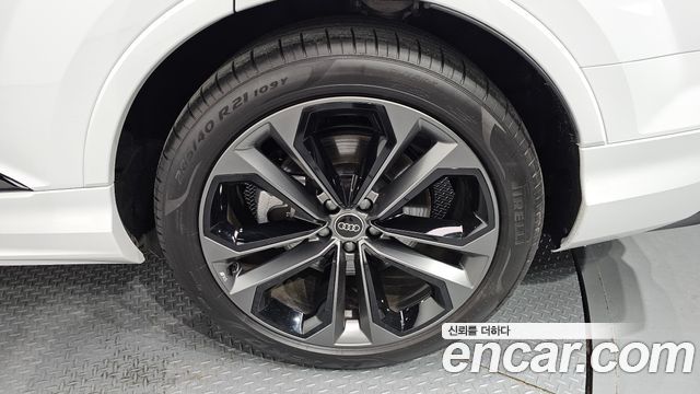 Audi Q7 2025 — photo 7