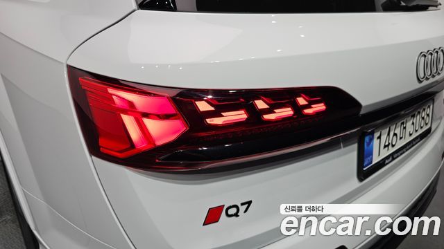 Audi Q7 2025 — photo 9