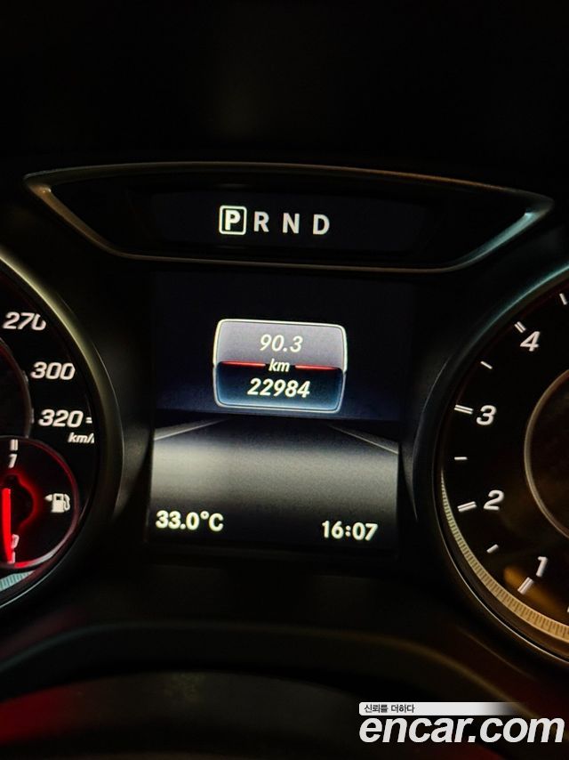 Mercedes-Benz GLA-Class 2018 — photo 8