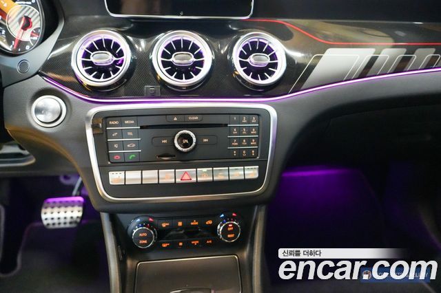 Mercedes-Benz GLA-Class 2018 — photo 11