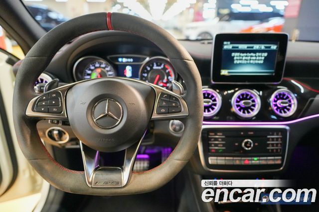 Mercedes-Benz GLA-Class 2018 — photo 12
